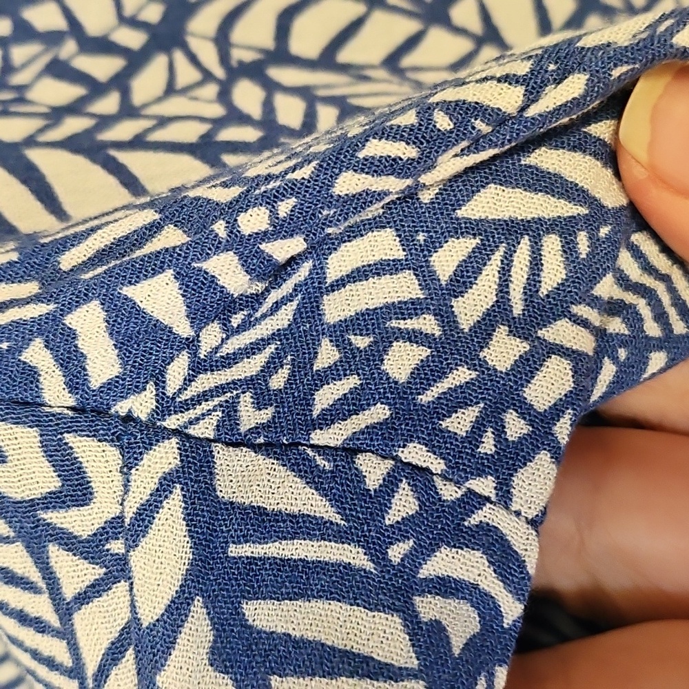Flowy Wide-legged Patterned Pants - Picture 5 of 12